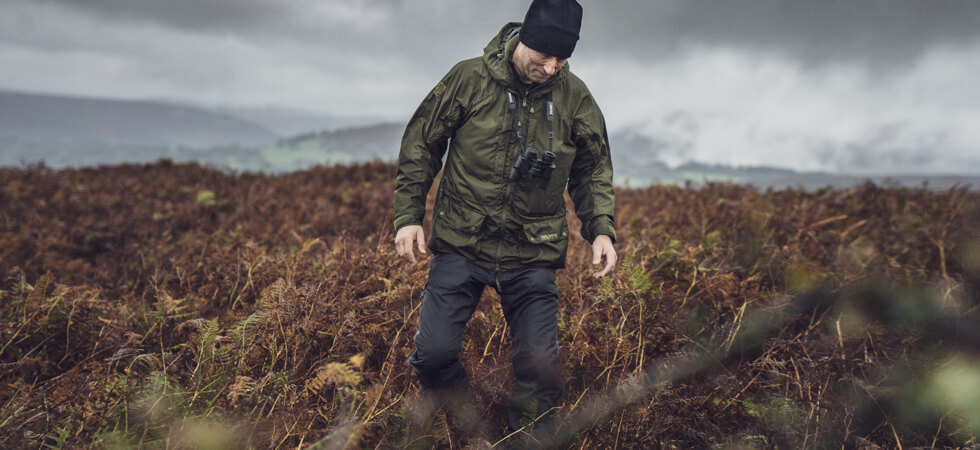 Paramo marketing - Man walking through a field in Paramo clothing